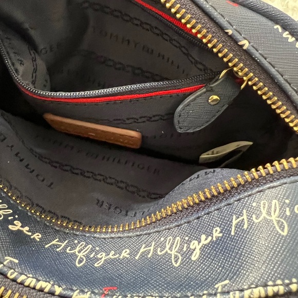 Tommy Hilfiger - Picture 7 of 8